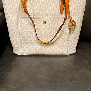 Micheal Kors LG Snap Pocket Tote NWT